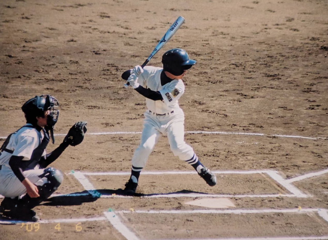 バッティングする中学校時代の武藤ゆうだい